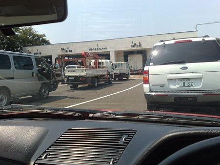 灼熱の車検場