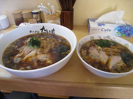 P09 ﾗｰﾒﾝたいち 醤油特盛（750円）と醤油並（600円）の比較