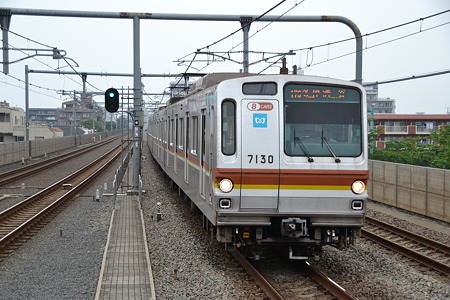 東京メトロ7000系@中村橋駅