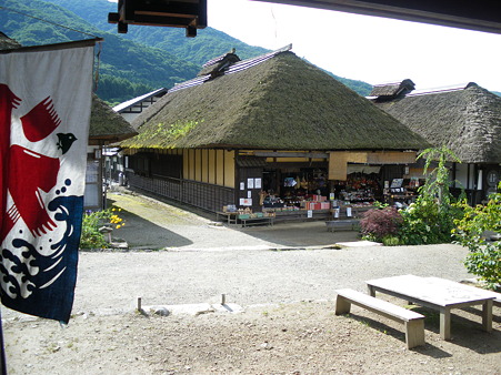 07.玉屋さんから望む