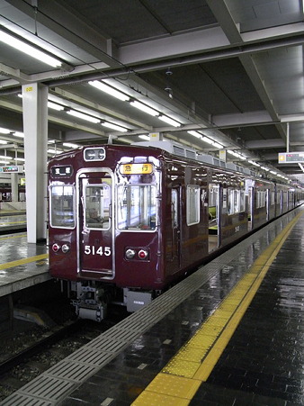 阪急電車4(阪急梅田駅)