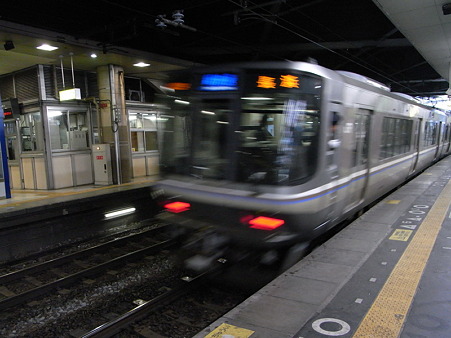 223系(新大阪駅)