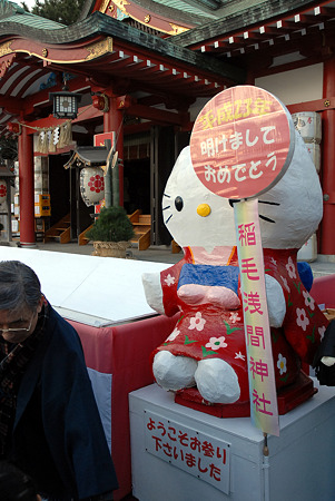ちょっと中国の遊園地のアレを思い出す張りぼてキティちゃん・・・