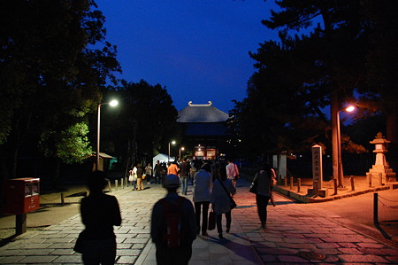 東大寺へ