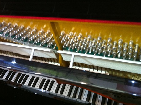 シンガポール製ピアノ