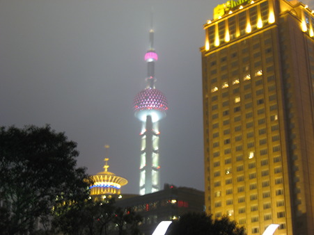 上海外灘からTV塔をのぞむ