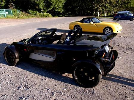 両極端なブリティッシュスポーツカー